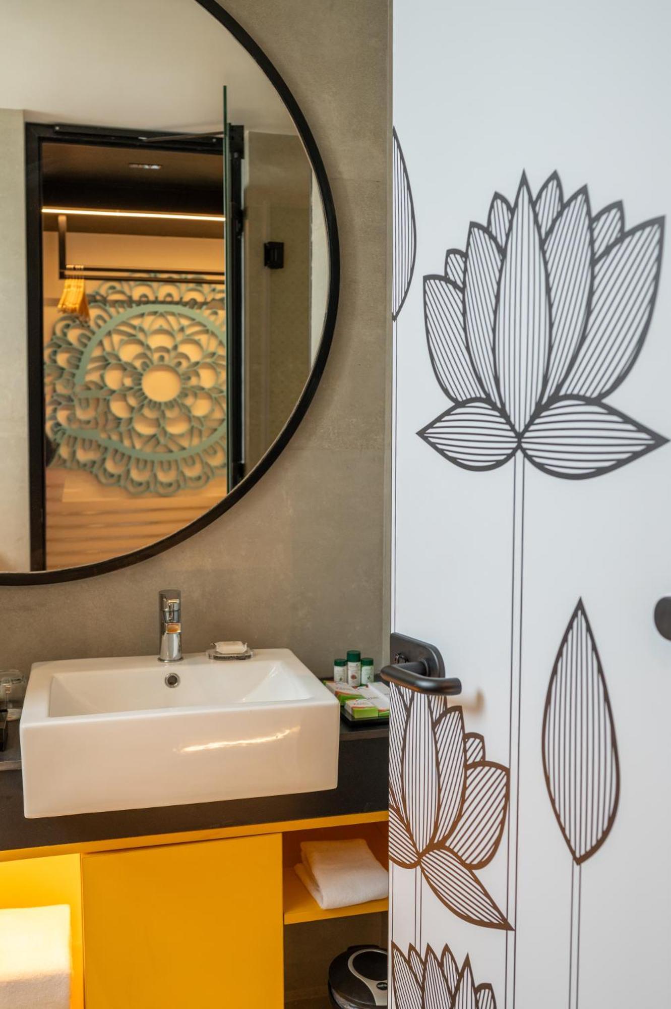 Zibe Luxe Kakinada By Grt Hotels Exterior photo
